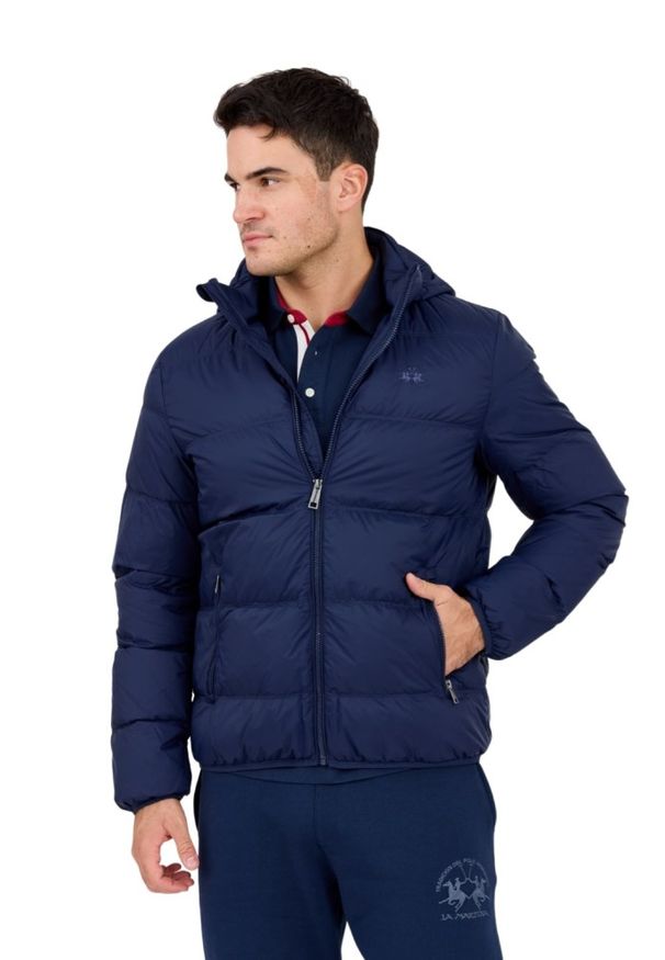 La Martina - LA MARTINA Granatowa pikowana męska kurtka Outerwear Basic Nylon. Kolor: niebieski. Materiał: nylon. Długość rękawa: długi rękaw. Długość: długie. Styl: elegancki