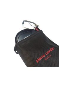 Czarny pasek Pierre Cardin z unikalną klamrą PC32. Kolor: czarny. Materiał: skóra, jeans. Wzór: paski. Styl: elegancki, klasyczny