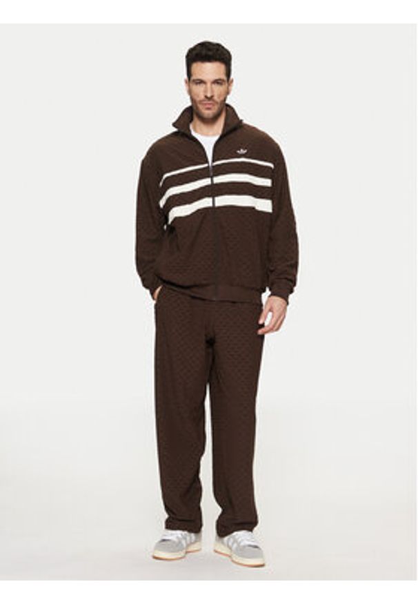 Adidas - adidas Spodnie dresowe Monogram Track JP4428 Brązowy Regular Fit. Kolor: brązowy. Materiał: syntetyk