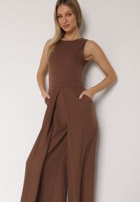 Born2be - Brązowy Elegancki Kombinezon z Ozdobnymi Zakładkami Zellysha. Okazja: na co dzień, na spotkanie biznesowe. Kolor: brązowy. Wzór: aplikacja. Styl: elegancki #8