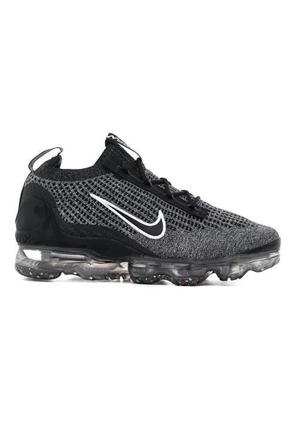 Buty do chodzenia damskie Nike Air Vapormax 2021 FK GS. Zapięcie: sznurówki. Kolor: czarny. Materiał: guma, materiał, syntetyk. Szerokość cholewki: normalna. Sport: turystyka piesza