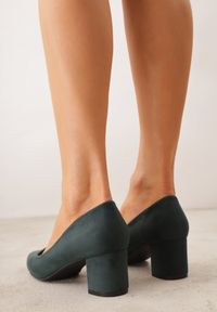 Born2be - Zielone Klasyczne Czółenka na Obcasie Katrie. Kolor: zielony. Wzór: jednolity, gładki. Obcas: na obcasie. Styl: klasyczny. Wysokość obcasa: średni #7