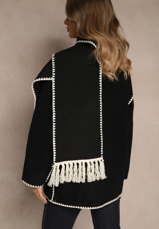 Renee - Czarna Kurtka Oversize z Szalikiem i Ozdobnymi Przeszyciami Claritila. Okazja: na co dzień. Kolor: czarny. Materiał: jeans. Styl: casual