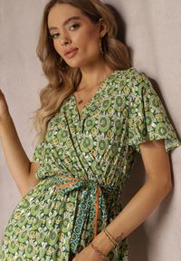 Renee - Zielona Sukienka Maxi z Paskiem i Gumką w Talii w Ornamentalny Wzór Calvim. Kolor: zielony. Długość: maxi #5