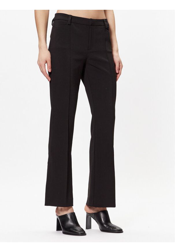 Gina Tricot Spodnie materiałowe Rosie 19197 Czarny Regular Fit. Kolor: czarny. Materiał: syntetyk