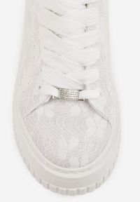 Born2be - Białe Sneakersy na Grubej Podeszwie Zdobione Koronką i Brokatem Relfi. Okazja: na spacer, na co dzień. Kolor: biały. Materiał: koronka. Wzór: aplikacja, koronka. Sport: turystyka piesza #8