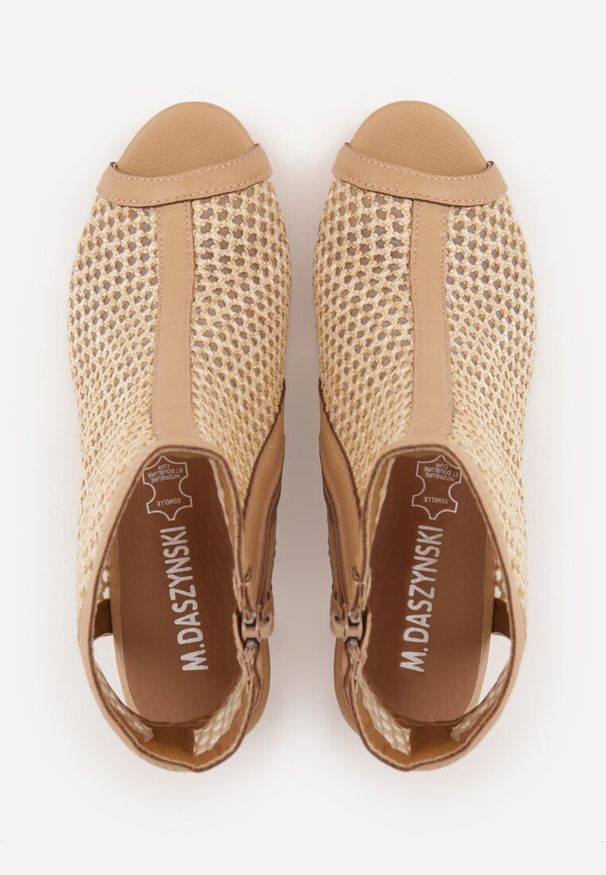 Renee - Beżowe Botki Peep Toe z Plecionki na Słupku ze Skórzaną Wkładką Alenika. Okazja: na randkę. Nosek buta: otwarty. Kolor: beżowy. Materiał: skóra. Wzór: haft. Obcas: na słupku. Styl: boho