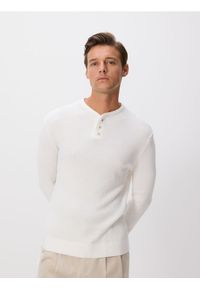 Reserved - Sweter henley - złamana biel. Typ kołnierza: typu henley. Materiał: bawełna, dzianina