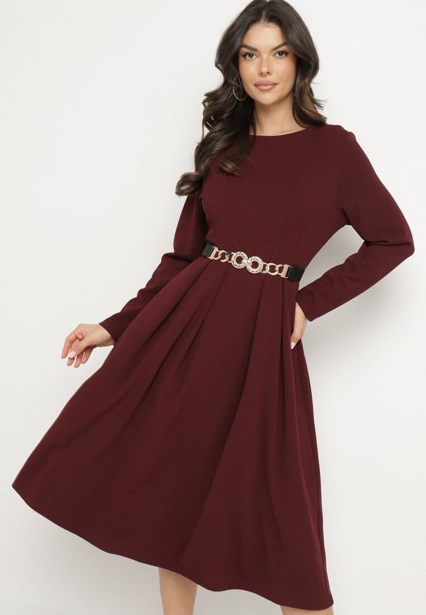 Born2be - Bordowa Elegancka Sukienka Rozkloszowana Temarielis. Kolor: czerwony. Długość rękawa: długi rękaw. Typ sukienki: oversize, rozkloszowane. Styl: elegancki