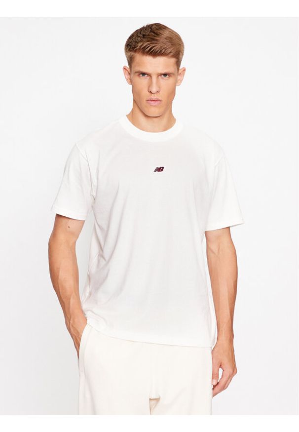 New Balance T-Shirt Athletics Remastered Graphic Cotton Jersey Short Sleeve T-shirt MT31504 Biały Regular Fit. Kolor: biały. Materiał: bawełna