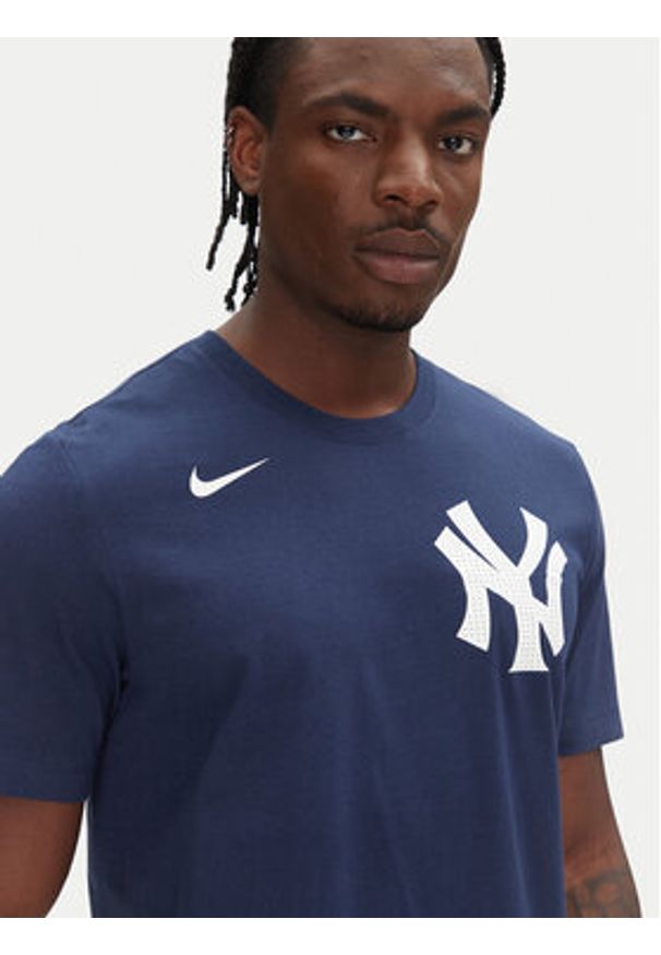 Nike T-Shirt N199-44B-NK-0U5 Granatowy Regular Fit. Kolor: niebieski. Materiał: bawełna