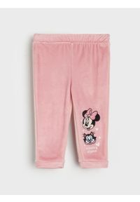 Sinsay - Spodnie Minnie Mouse - różowy. Kolor: różowy. Wzór: motyw z bajki