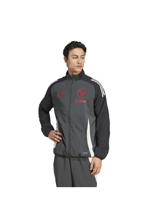 Adidas - Kamizelka prezentacyjna Manchester United Tiro 2024/25. Kolor: wielokolorowy, niebieski, szary. Sport: piłka nożna