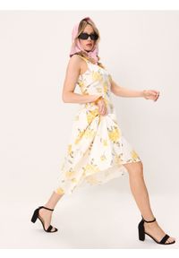 Sinsay - Bawełniana sukienka midi na ramiączkach z marszczeniami - wielobarwny. Materiał: bawełna. Długość rękawa: na ramiączkach. Długość: midi #1