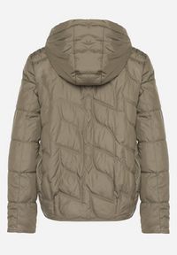 Born2be - Jasnozielona Przejściowa Kurtka z Oryginalnym Pikowaniem i Kapturem Aruvitte. Okazja: na co dzień, na spacer. Kolor: zielony. Materiał: poliester, jeans. Styl: casual #5