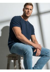 Sinsay - Bawełniana koszulka basic - granatowy. Kolor: niebieski. Materiał: bawełna