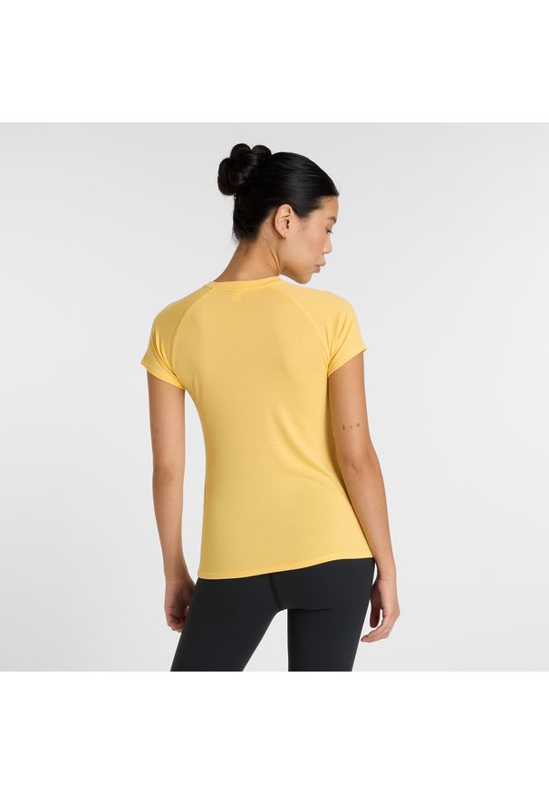 Koszulka damska New Balance WT51223CEE – żółta. Kolor: żółty. Materiał: tkanina, poliester, materiał