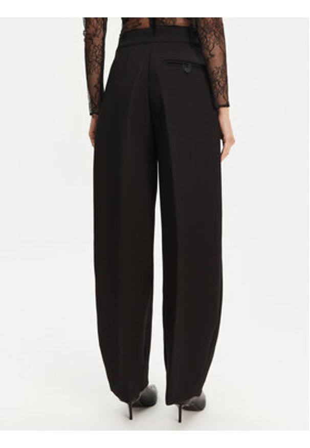 JACQUEMUS Spodnie materiałowe Le Pantalon Ovalo 24E241PA0791718 990 Czarny Regular Fit. Kolor: czarny. Materiał: syntetyk