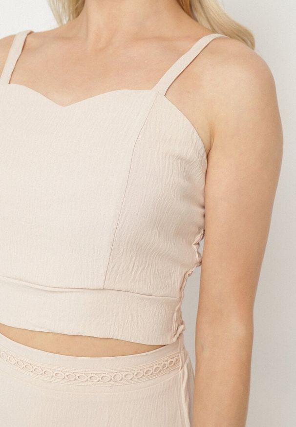 Born2be - Beżowy Komplet z Dopasowanym Topem i Rozkloszowaną Spódnicą Addira. Kolor: beżowy. Materiał: materiał. Wzór: gładki