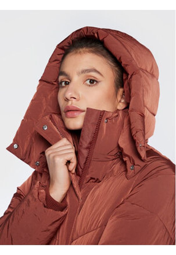 Calvin Klein Kurtka zimowa K20K204690 Pomarańczowy Regular Fit. Kolor: pomarańczowy. Materiał: syntetyk. Sezon: zima