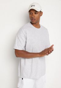 Born2be - Szara Koszulka T-shirt z Bawełny Fodarella. Okazja: na co dzień. Kolor: szary. Materiał: bawełna. Wzór: aplikacja. Styl: klasyczny, casual, elegancki