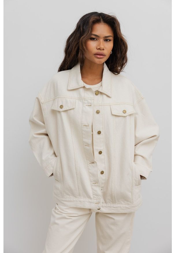 Marsala - Kurtka jeansowa oversize w kolorze beżowym - BOWIE BEIGE DENIM JACKET. Kolor: beżowy. Materiał: denim, jeans. Styl: klasyczny