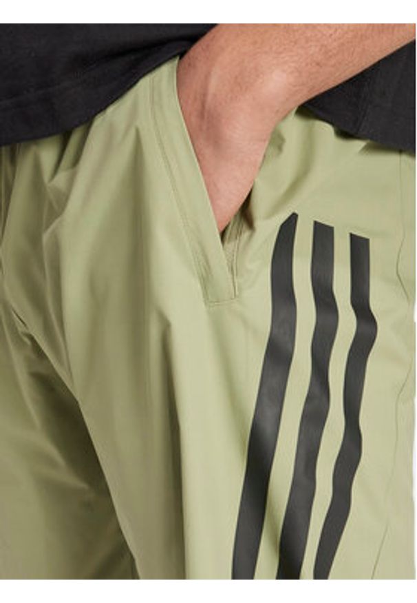Adidas - adidas Spodnie dresowe Future Icons 3-Stripes IW8549 Zielony Regular Fit. Kolor: zielony. Materiał: syntetyk
