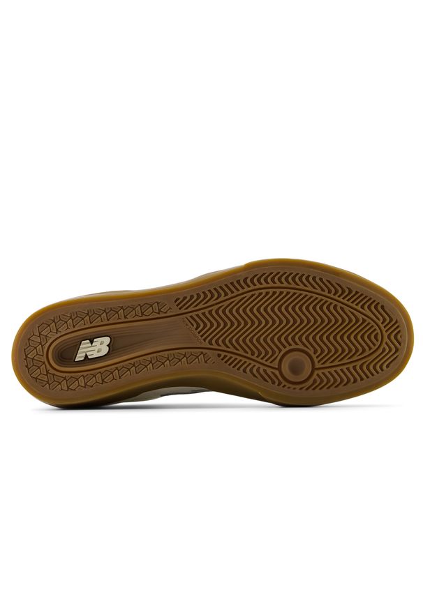 Buty męskie New Balance Numeric NM272SLI – beżowe. Kolor: beżowy. Materiał: zamsz, dresówka. Szerokość cholewki: normalna. Sport: skateboard
