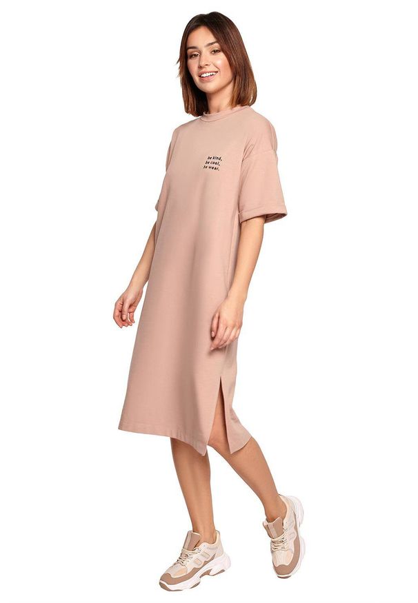 Be Active - Swobodna shirtowa sukienka midi z krótkim rękawem mokka. Długość rękawa: krótki rękaw. Długość: midi