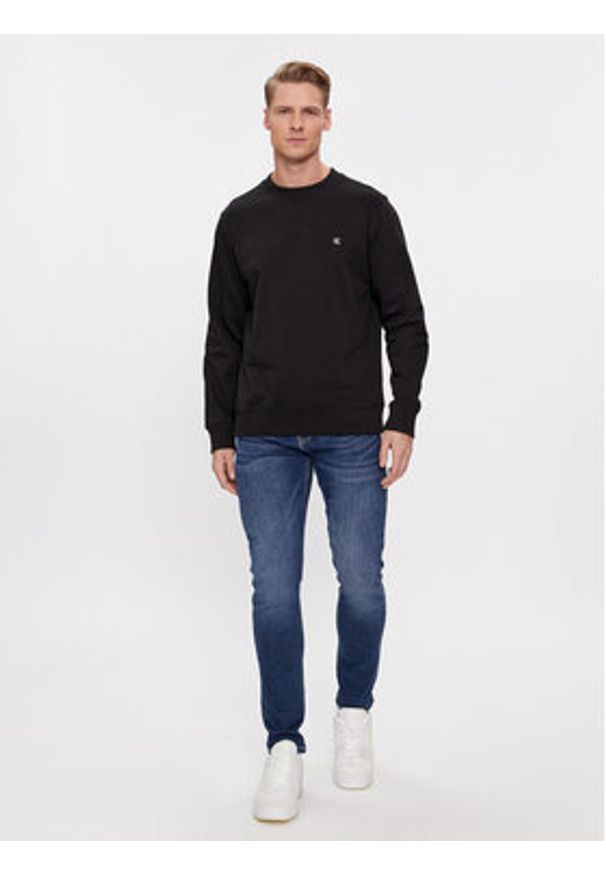 Calvin Klein Jeans Bluza Embro Badge J30J325270 Czarny Regular Fit. Kolor: czarny. Materiał: bawełna