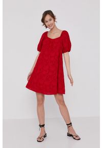 medicine - Medicine - Sukienka Summer Linen. Typ kołnierza: dekolt hiszpanka. Kolor: czerwony. Materiał: tkanina #6