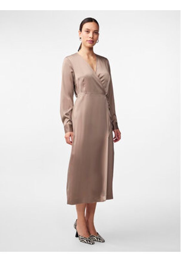YAS Sukienka codzienna Pella 26030740 Beżowy Regular Fit. Okazja: na co dzień. Kolor: beżowy. Materiał: syntetyk. Typ sukienki: proste. Styl: casual