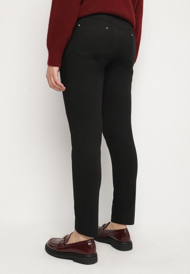 Born2be - Czarne Dopasowane Spodnie Skinny z Gumką w Talii i Kieszeniami Avenelle. Okazja: na co dzień. Kolekcja: plus size. Kolor: czarny. Styl: casual, klasyczny