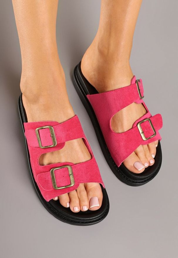 Born2be - Fuksjowe Casualowe Klapki z Paskami z Klamrami Winea. Okazja: na co dzień. Kolor: różowy. Materiał: jeans, zamsz. Obcas: na płaskiej podeszwie. Styl: casual