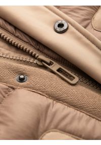 Ombre Clothing - Długa pikowana kurtka męska z dużymi kieszeniami – beżowa V2 - Rozmiar: XXL. Typ kołnierza: kaptur. Kolor: beżowy. Materiał: tkanina, poliester, materiał, syntetyk, nylon. Długość: długie. Wzór: gładki, aplikacja