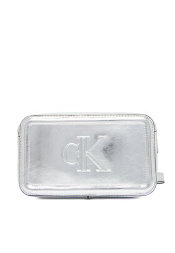 Calvin Klein Torebka Bold Ck Metallic Camera Bag LV04F3331G Srebrny. Kolor: srebrny. Materiał: skórzane