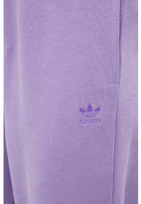 adidas Originals spodnie dresowe kolor fioletowy gładkie. Stan: podwyższony. Kolor: fioletowy. Materiał: dresówka. Wzór: gładki #2