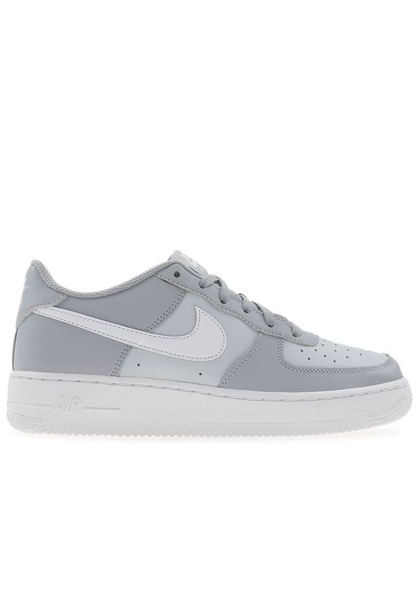 Buty młodzieżowe Nike Air Force 1 FV5948-005 - szare. Kolor: szary. Materiał: guma, skóra, syntetyk. Szerokość cholewki: normalna. Sezon: lato. Model: Nike Air Force. Sport: koszykówka