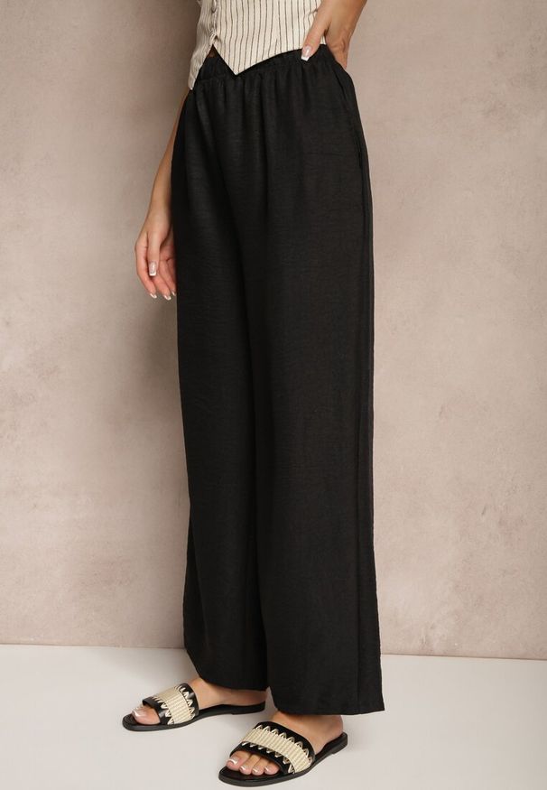 Renee - Czarne Spodnie Typu Palazzo High Waist o Szerokim Kroju Arathira. Okazja: na co dzień, na imprezę. Stan: podwyższony. Kolor: czarny. Materiał: jedwab. Długość: długie. Styl: elegancki, casual