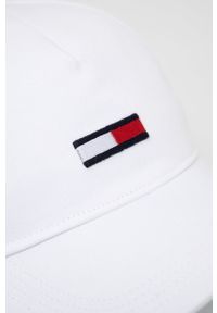 Tommy Jeans czapka bawełniana kolor biały z aplikacją. Kolor: biały. Materiał: bawełna. Wzór: aplikacja