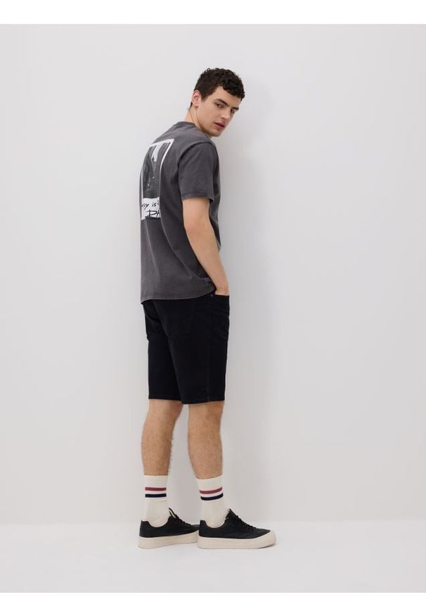 Reserved - T-shirt comfort z nadrukiem - szary. Kolor: szary. Materiał: dzianina, bawełna. Wzór: nadruk