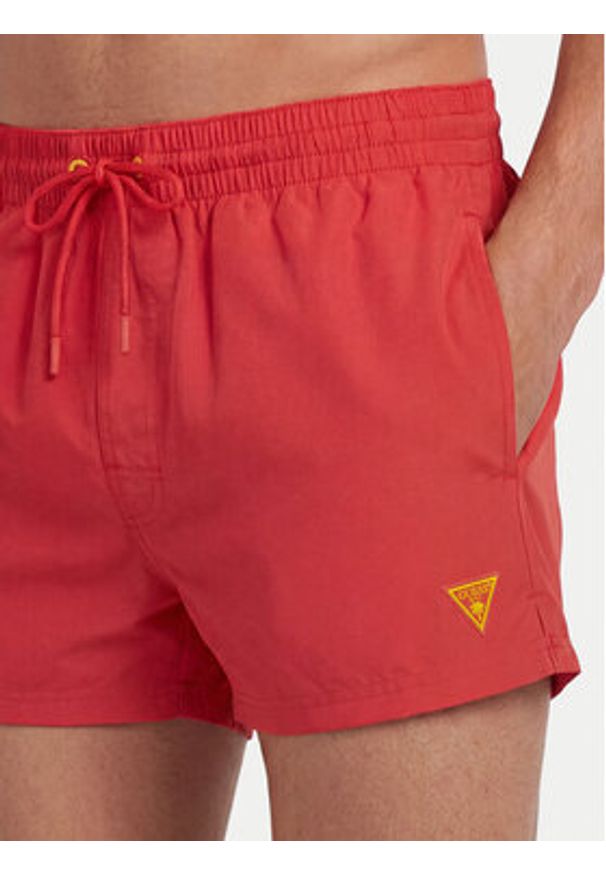 Guess Szorty kąpielowe F6GT25 WG282 SHORT Czerwony Regular Fit. Kolor: czerwony. Materiał: syntetyk