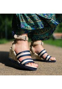 Big-Star - Beżowe Sandały Big Star Stylowe Espadryle Damskie. Okazja: na spacer. Zapięcie: pasek. Kolor: beżowy. Materiał: materiał. Szerokość cholewki: normalna. Wzór: aplikacja. Sezon: lato. Obcas: na koturnie. Styl: elegancki #8