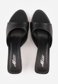 Renee - Czarne Klapki Peep Toe na Obcasie Kaczuszka Calinetta. Nosek buta: otwarty. Kolor: czarny. Materiał: koronka. Obcas: na obcasie. Styl: klasyczny. Wysokość obcasa: średni #8