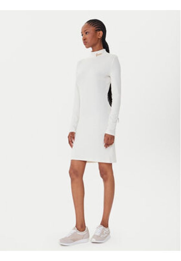 Guess Sukienka codzienna V5BK04 KCBF1 Écru Slim Fit. Okazja: na co dzień. Materiał: bawełna. Typ sukienki: proste. Styl: casual