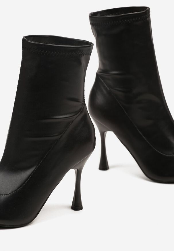 Born2be - Czarne Botki Vices na Obcasie Typu Klepsydra z Elastyczną Cholewką Kelisse. Okazja: na co dzień. Kolor: czarny. Materiał: jeans. Szerokość cholewki: normalna. Obcas: na obcasie. Styl: casual, elegancki. Wysokość obcasa: średni