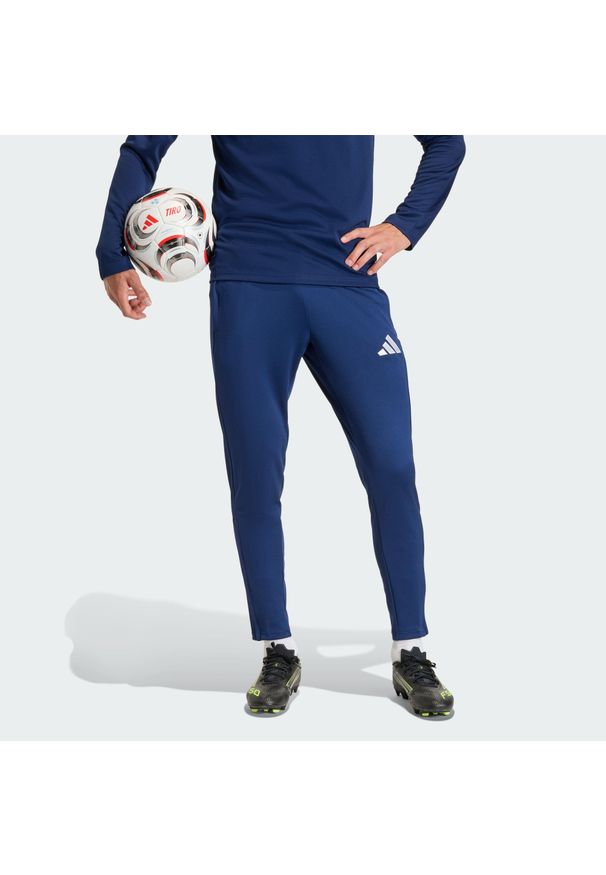 Adidas - Spodnie treningowe Entrada26. Kolor: niebieski, biały, wielokolorowy. Materiał: dresówka. Technologia: ClimaCool (Adidas). Sport: piłka nożna