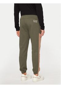 EA7 Emporio Armani Spodnie dresowe 6DPP71 PJVTZ 1846 Zielony Regular Fit. Kolor: zielony. Materiał: bawełna #2