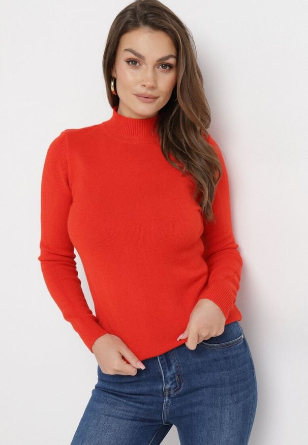 Born2be - Pomarańczowy Golf z Miękkiej Dzianiny Agotona. Typ kołnierza: golf. Kolor: pomarańczowy. Materiał: dzianina. Długość rękawa: długi rękaw. Długość: długie. Sezon: zima, jesień. Styl: klasyczny