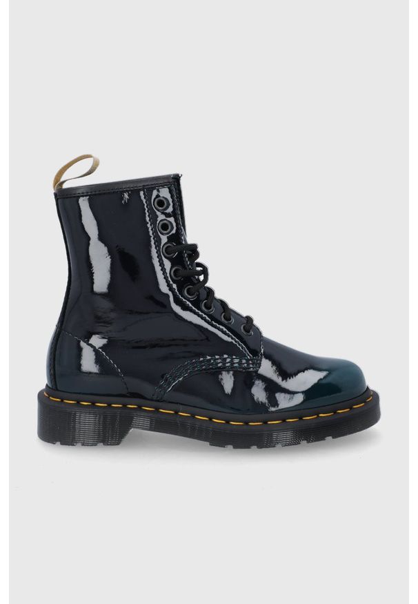 Dr. Martens - Workery Vegan. Nosek buta: okrągły. Zapięcie: sznurówki. Kolor: czarny. Materiał: guma. Obcas: na obcasie. Wysokość obcasa: niski